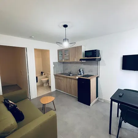 Meneau 2- Center-wifi- Connected Tv 아파트 베지에