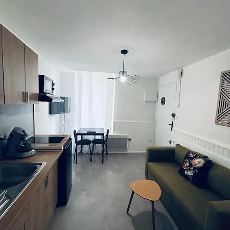 Meneau 2- Center-wifi- Connected Tv 아파트 베지에