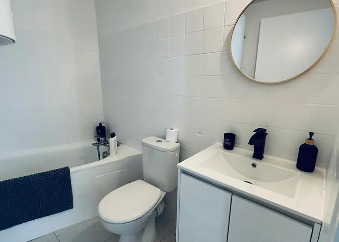 Διαμέρισμα Meneau 2- Center-wifi- Connected Tv Μπεζιέ