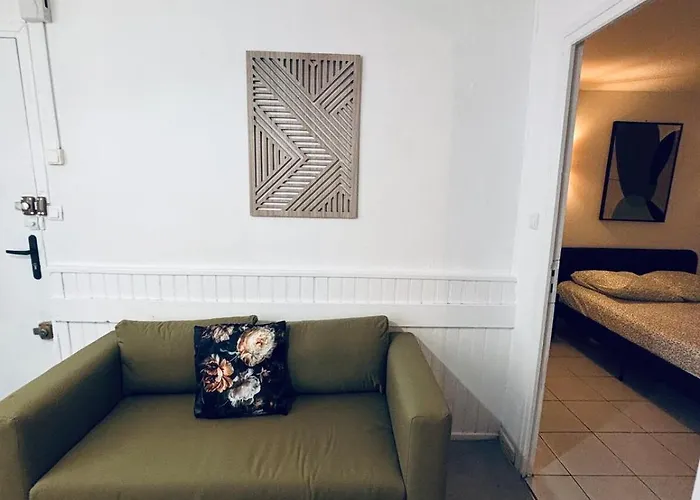 Διαμέρισμα Meneau 2- Center-wifi- Connected Tv Μπεζιέ